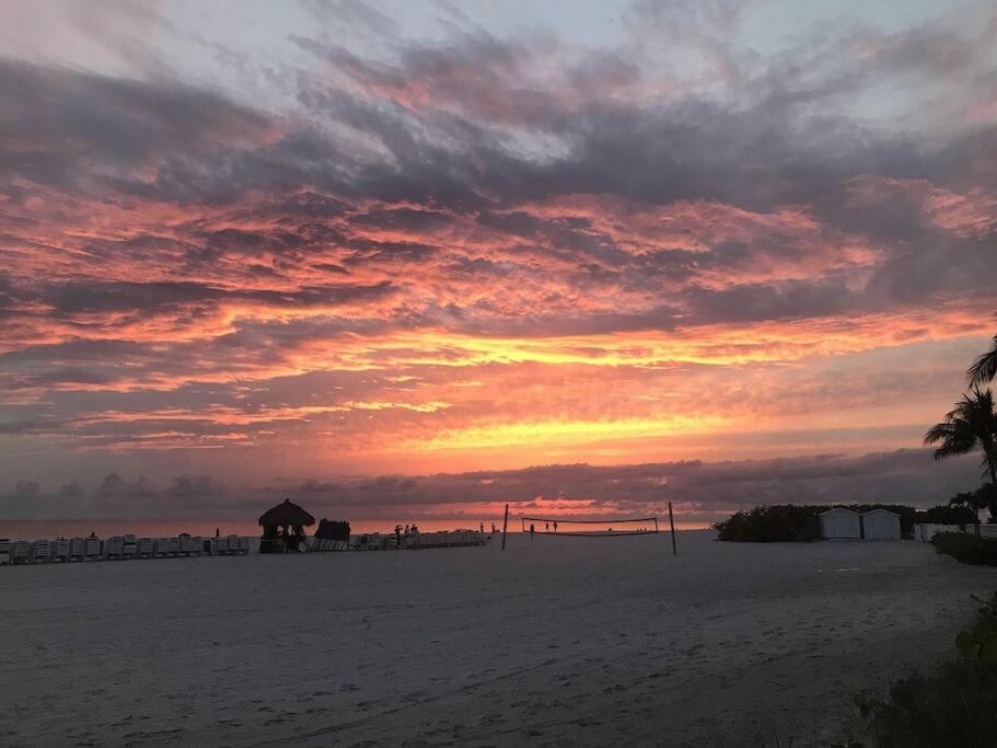 Lovely 1 Bedroom Unit Across From Lido Key Beach Sarasota Esterno foto